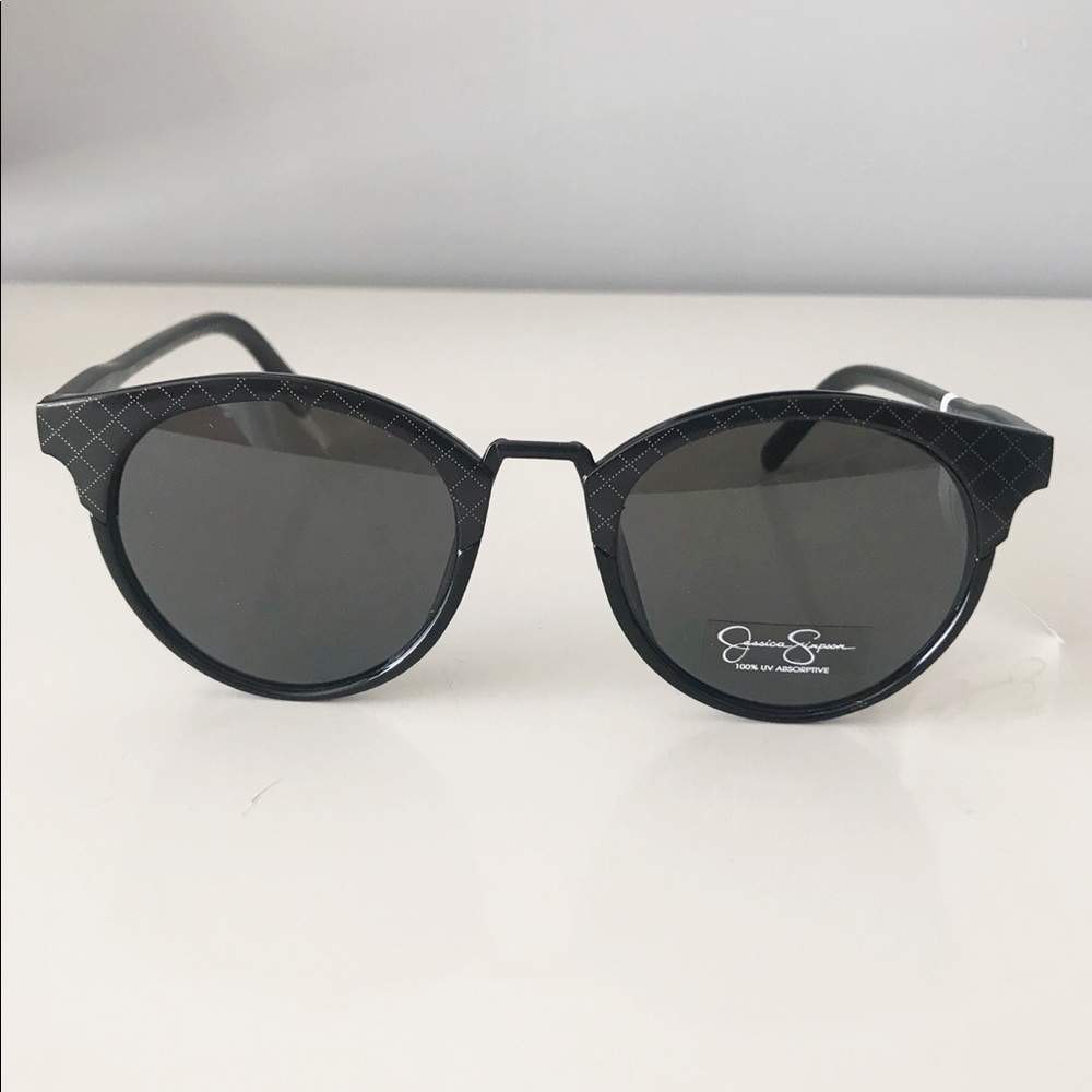 Round Black High Bridge Jessica Simpson Sunglasses - Picture 4 of 8